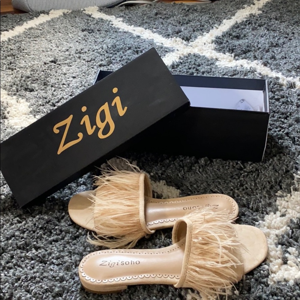 ZIGI SOHO SANDALS!! NEVER WORN